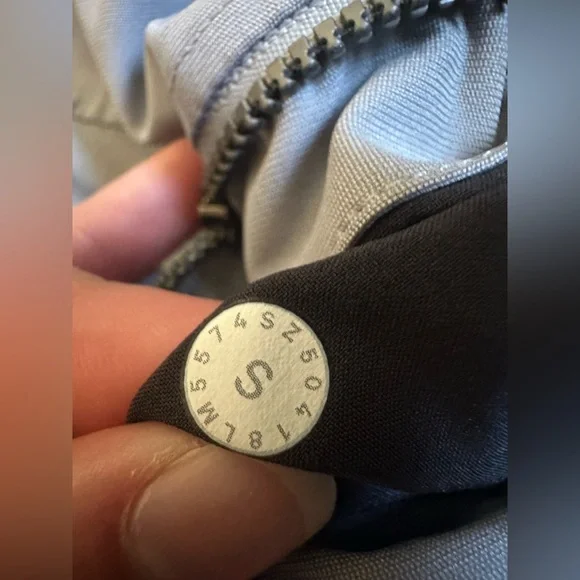 Lululemon Men’s ABC Jogger in Light Grey— Size Small